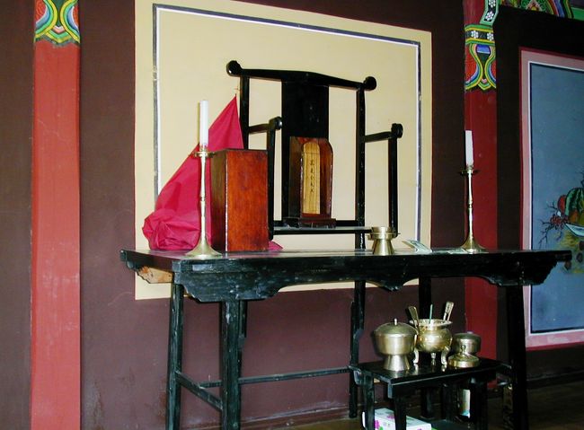 お参りした沙也可の位牌です。一番奥のお堂にお祀りしてありました。清掃が行き届いて、大切に扱われていることが窺われました。