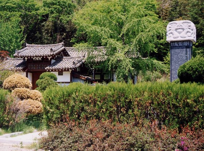 石碑には、沙也可の顕彰文字が刻んでありました。秀吉軍に反旗を翻し、韓国の貴族、両班(ヤンバン)になった金忠善の名前もありました。