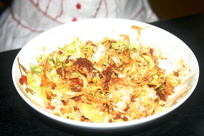 クチュクチュに混ぜて、<br />味を混ぜて混ぜて・・・<br />ちょっぴり辛目のサルサ味で結構食欲をそそる味でした。