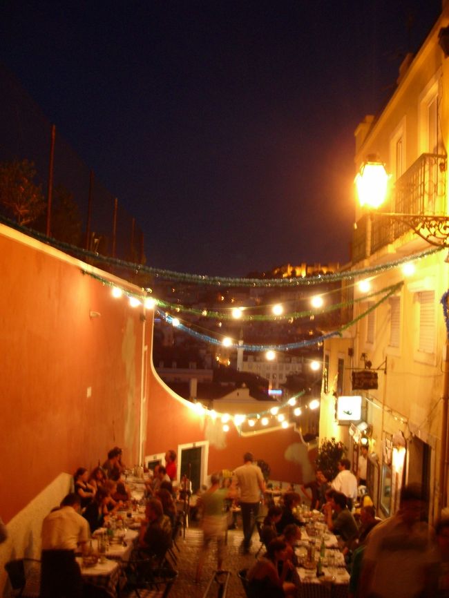 ２１時過ぎ。<br />どんどん人がやってくる。