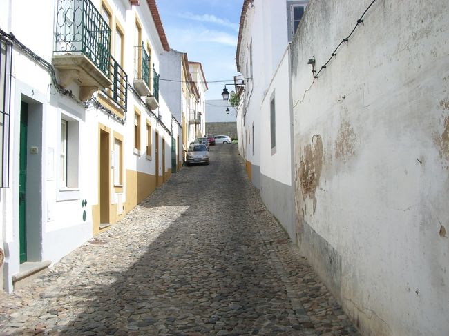 公園から水道橋の方に向けて散歩<br /><br />結構車が多く、狭い道をビュンビュン飛ばすので、<br />怖かった。