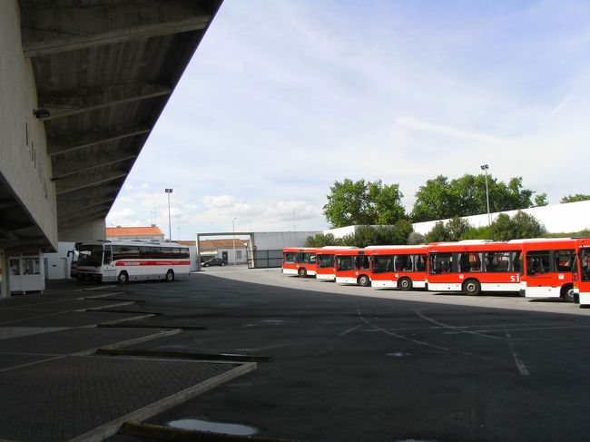 ４時間ほどエヴォラの街を散策。<br /><br />城壁内を半分ほどしか廻れなかったが、<br />リスボンとは違った雰囲気で楽しかった。<br /><br />帰り４月２５日橋を通過する時、<br />右側の座席に座ると面白い。<br />時間によっては、リスボンの夕景が綺麗に見えるし、<br />４月２５日橋から街を見下ろせて、<br />遊園地のアトラクションに乗ってる気分が味わえる。<br /><br /><br /><br />