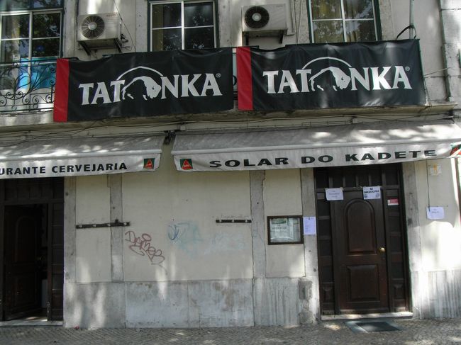 暑い・・・いわしのサンドイッチでも食べながら<br />冷たいビールをキューーーッと飲みたかったのに、<br />残念ながら日曜は定休日<br /><br />日曜・祝日は休みのお店が多い<br />交通機関も運休や運行が多くなる（；；）