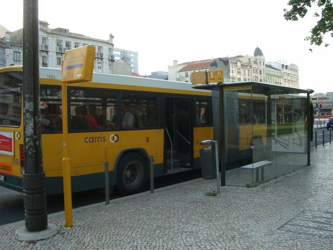 ポンバル公爵広場を出て、約６時間。<br />午前中はあくせく歩きまわり、<br />午後はサン・ジョルジェ城でまったり<br />リスボン旧市街を堪能できた<br /><br /><br />帰りは、リスボンの地理にも慣れてきたので、<br />市バスで帰宅<br />猛スピードで走るので、座っていても<br />転げ落ちそうになった。。。<br />