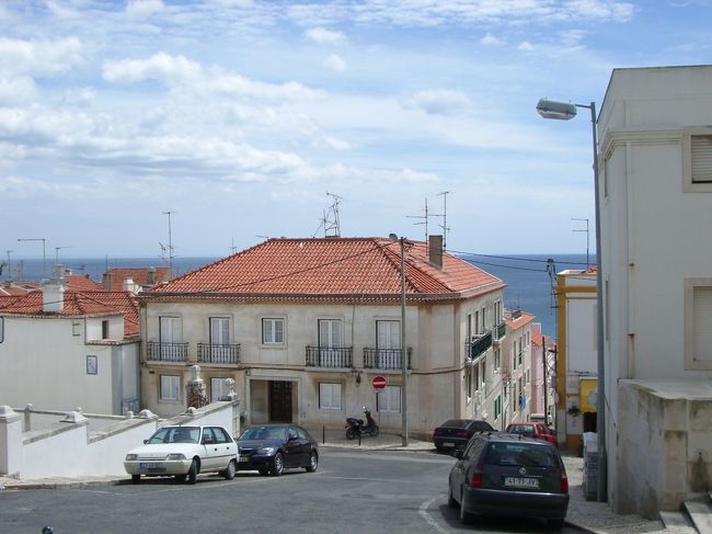 長い坂道を下りはじめ、<br />大西洋が見えてきたら、<br />セジンブラに到着。<br />