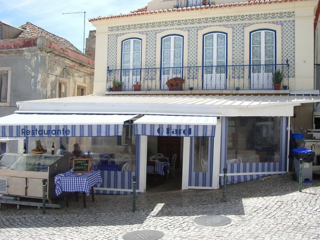 昼食はサンティアゴ砦近くのこのお店に。<br /><br />