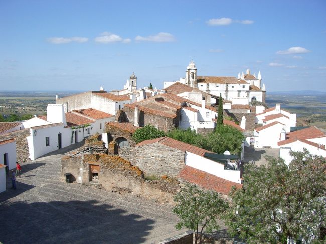 これが、ほぼ村の全体。<br />村の一番奥にある闘牛場跡からの眺め。<br />