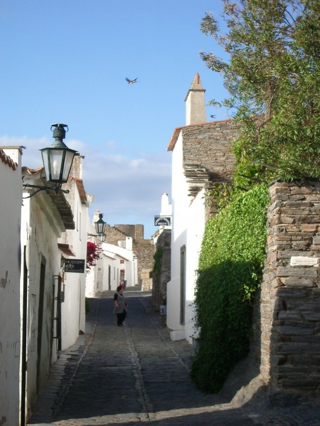 城内に戻り夕食へ。<br />西側の眺めがよさそうなレストランにした。