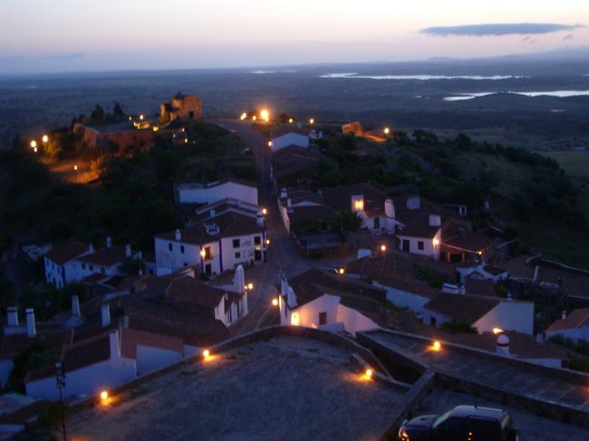 モンサラーシュの夜明け<br /><br />残念ながら、雲に隠れて太陽が昇るところは見れなかった(;;)