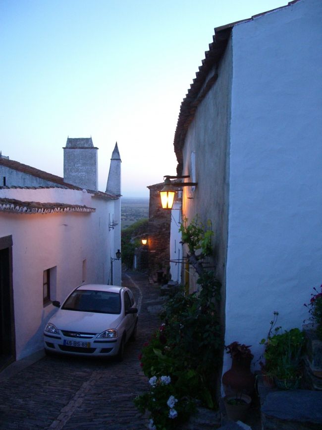 まだみんな寝ているみたいで、シーンとしていた。<br />こんな時間に歩いているのは、私達だけだった。