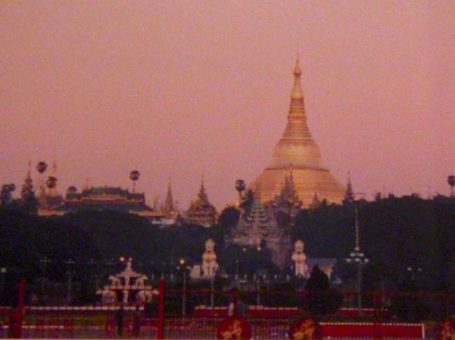 ヤンゴン　シュエダゴンパゴダ