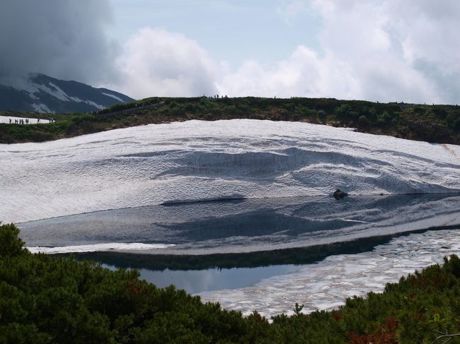 今度はミクリガ池に映し出された絶景です。