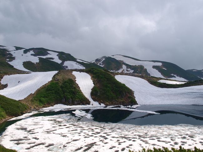 まだ雪が残っており水面がすべて現れていませんが、すべて融けてしまう季節になると映し出される景色も違ってくるためこれはこれで良いと思います。