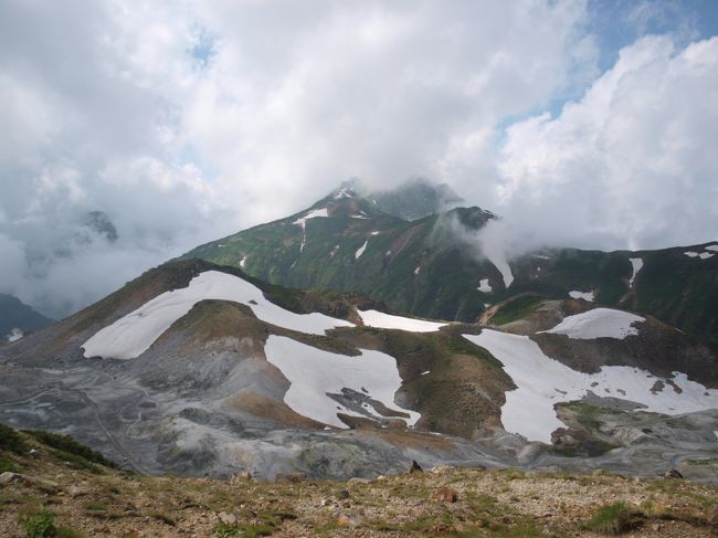 地獄谷。今日は硫黄の濃度が高いとアナウンスされていました。とりあえず閻魔の黒卵を購入。
