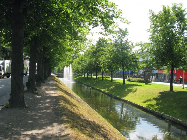 旧市内より，お堀沿いをバスターミナルへ．もう２時４５分．そこでタクシーを拾い3ｋｍ離れた海岸沿いのKiikartorniへ，時間がないのでタクシーで往復することにした．フィンランドは本当に安心して日本人が一人で乗ることができる数少ない国だ．女性ドライバーだった．