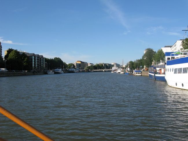 渡し船から見るAura川は少し感じが違う