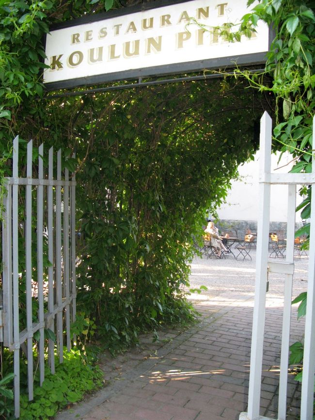 さて食事をどうしようか．．友人のお勧め，ちょっと高いかな．．．kouluすなわち学校という名のレストラン
