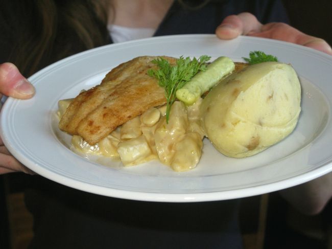 彼女の食べた魚料理 名前は忘れた．「今日のさかな」という日替わり料理