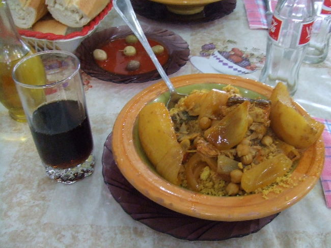 昼飯はクスクスを食べました。<br /><br />最初は美味しく感じたのですが、食べているうちに喉が渇き、飽きてきてしまいました。。