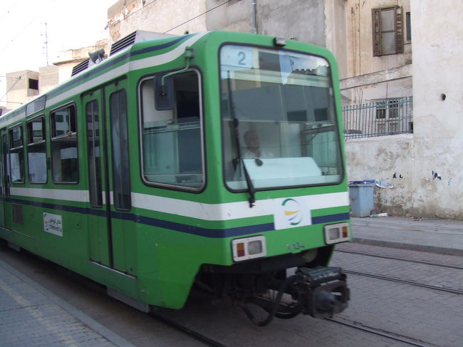 午後はトラムに乗って、バルドー博物館へ向かいました。