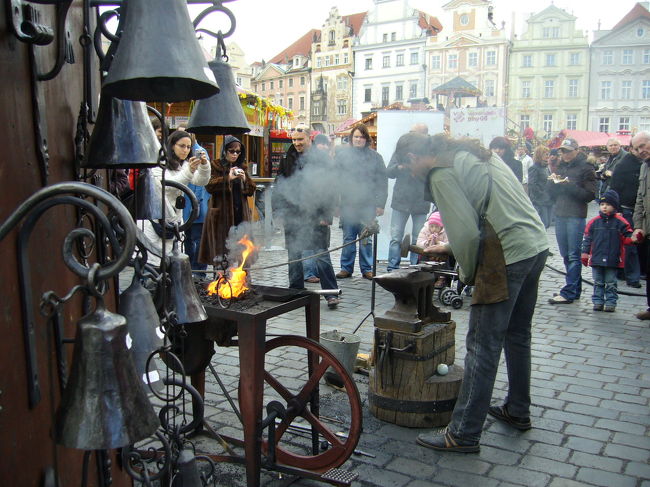 イースターホリデーで、いろんな屋台や行商が出てました。これは鍛冶屋。