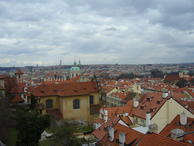 プラハ城側から街並みを一望。