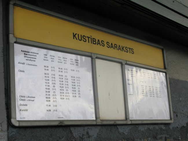 時刻表，Cesisには1日20往復弱，Siguldaには15往復弱ある．どちらも鉄道よりずっと便利．（ちなみにCesisまでは鉄道はわずか1日5往復）
