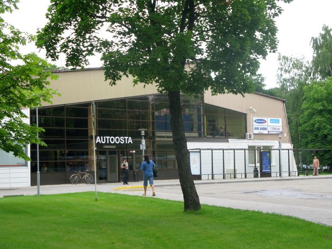 1時間で10時10分ごろにSiguldaのバスターミナルに到着．みんな散ってしまった．バスターミナルにはタクシーがないので，2分ほど離れた鉄道駅前に行く．