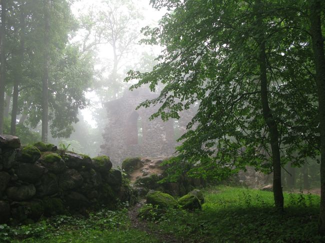 ここではじめて若いヨーロッパ人の女性旅行者に会う．