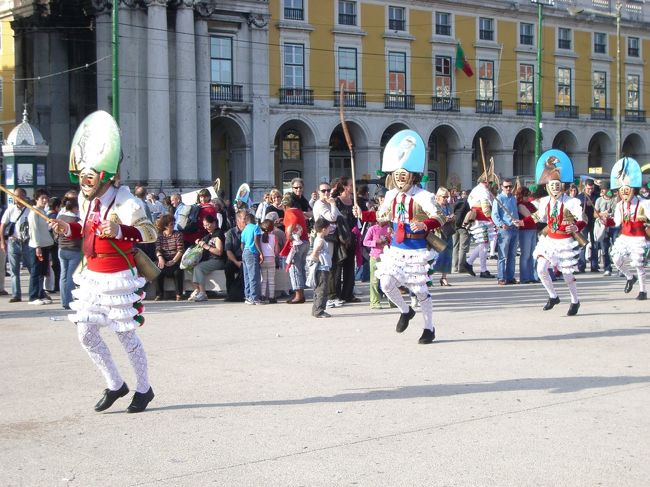 リスボンに戻ると、コメルシオ広場でお祭りをしてました。
