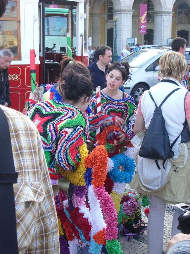 色々仮装のような格好をしている人が<br />たくさんいました。