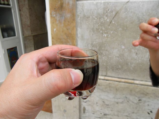 前回来た時は混んでいて、使い捨てのコップだったけど、<br />今回はちゃんとグラスでした。<br />おいしい！