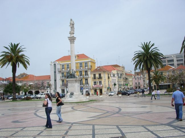 エスパーニャ広場からバスでセトゥーバルへ。<br />ヴァスコ・ダ・ガマ橋を渡って来ました。<br /><br />４月２５日橋も大きくてすごかったけど、<br />ヴァスコ・ダ・ガマ橋は、橋と言うより道のようで、<br />かっこよかったです。<br />