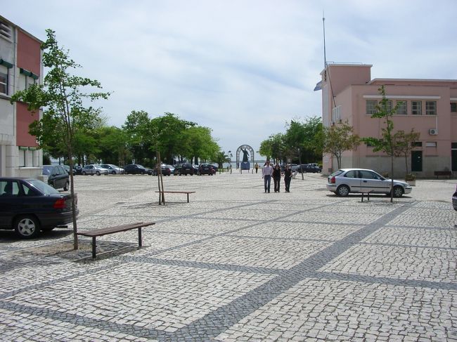 食後、港の方へ。