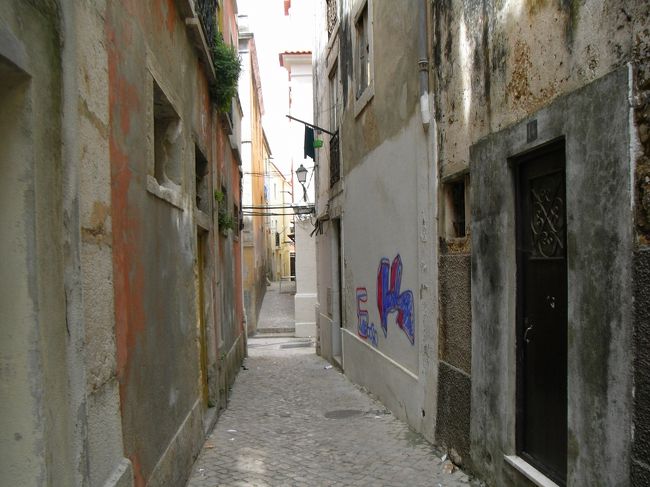 ちょっと路地裏へ。