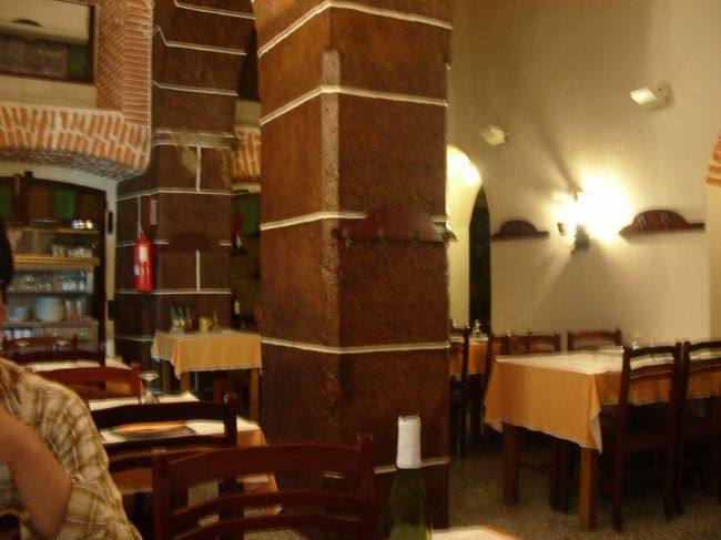 値段も手頃で、感じのいいお店です。<br />おじいちゃんやおばあちゃんが、<br />一人でのんびり食事をしていました。<br />