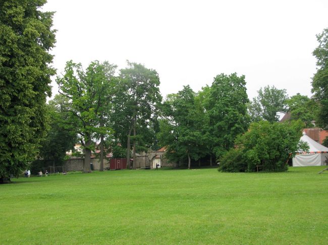 城の周りを散策した後に，博物館の外に出て，城公園に向かう．