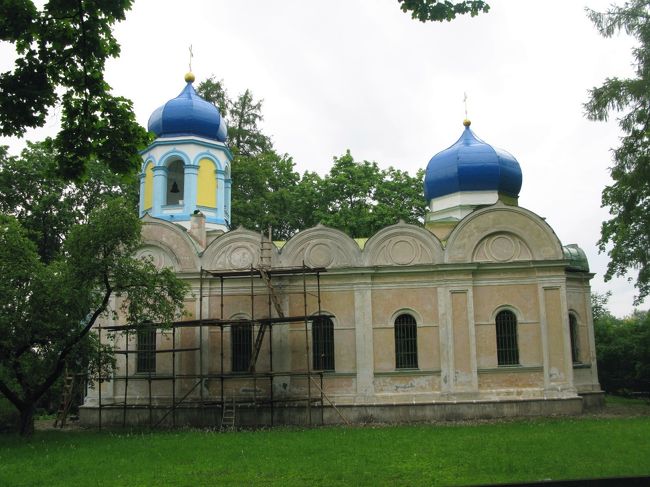 城公園を散策した後，正教教会側にでる．正教教会