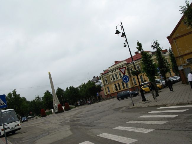 統一広場の片隅にレストランはある．