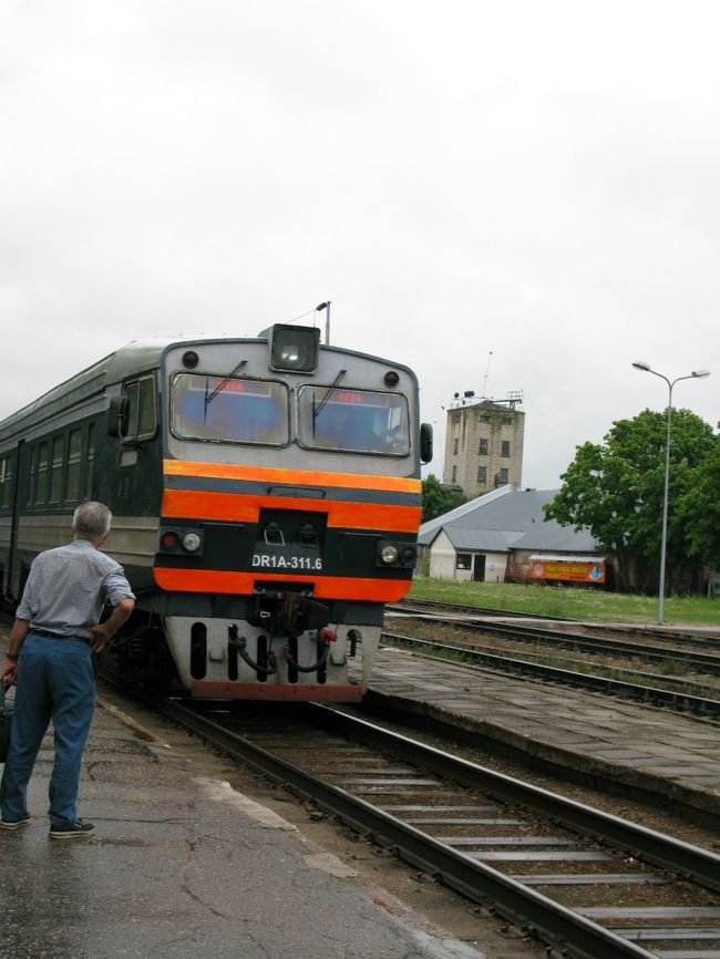 1854発，Valga1729発663P列車が来た．