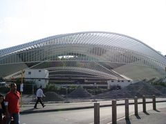 リエージュの駅。
今建築中で、まだ完成していません。
かなり近代的です。
5月現在駅舎はまだプレハブでした。