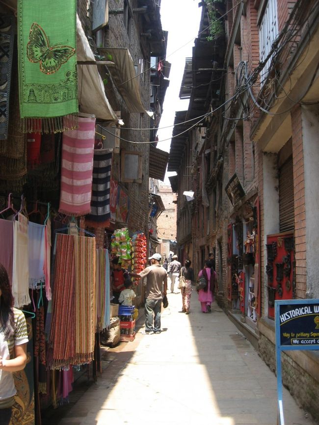 路地裏。<br />こういう場所好きですね。