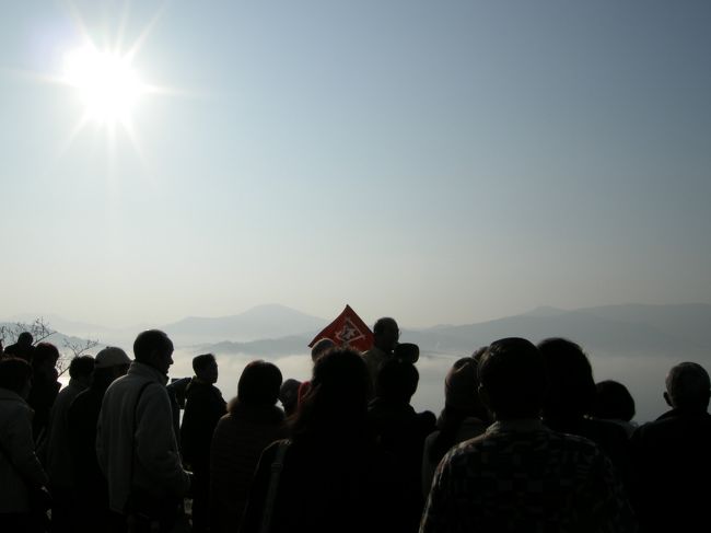 天橋立を見る団体ツアー客。<br />結構、朝、早かったのに人いっぱい！