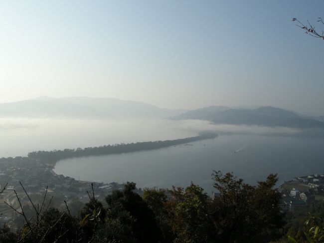 さて！見えました☆<br />一番前に陣取り見ました！！<br />でも、残念ながら少し雲がかかってるんだよね。<br />雲？霧？よくわかんないけど…<br />これが日本三景の１つじゃぁ！！