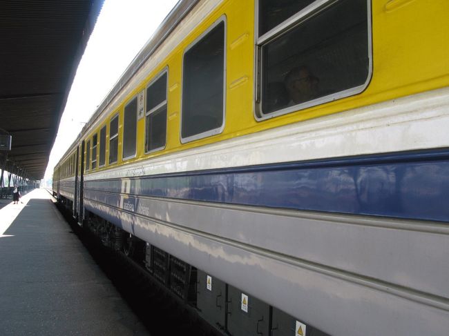 1126発6509電車にのる．ここからTukumsまでは電車区間，一日下り12本，上り14本である．Tukums1（Tukums1と2駅があり，Tukumus2が終点．しかし町には一つ手前のTukums1が最寄り駅となる．Riga−Tukums1は65ｋｍ，約70分，1.30Ls.