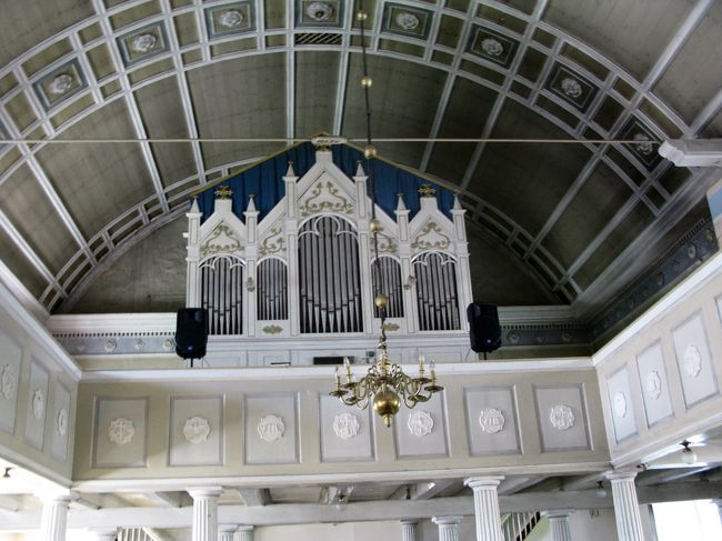 中はルター派のため簡素