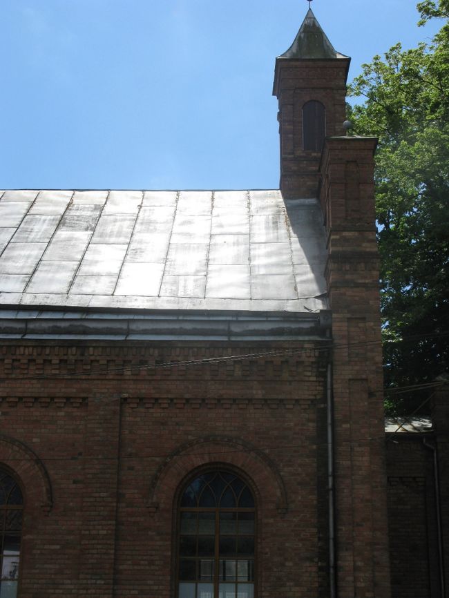 その裏側にある聖シュテファンカトリック教会．ここははいれなかった．