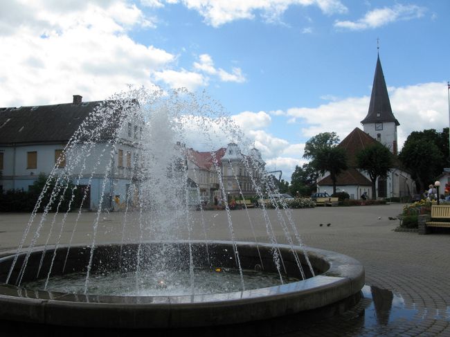 もう一度噴水のある広場に戻る．