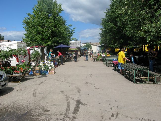 地図にマーケット広場とあったので，いってみた．Britibas広場から北に徒歩5分，すこし新市街っぽい雰囲気になるところ．