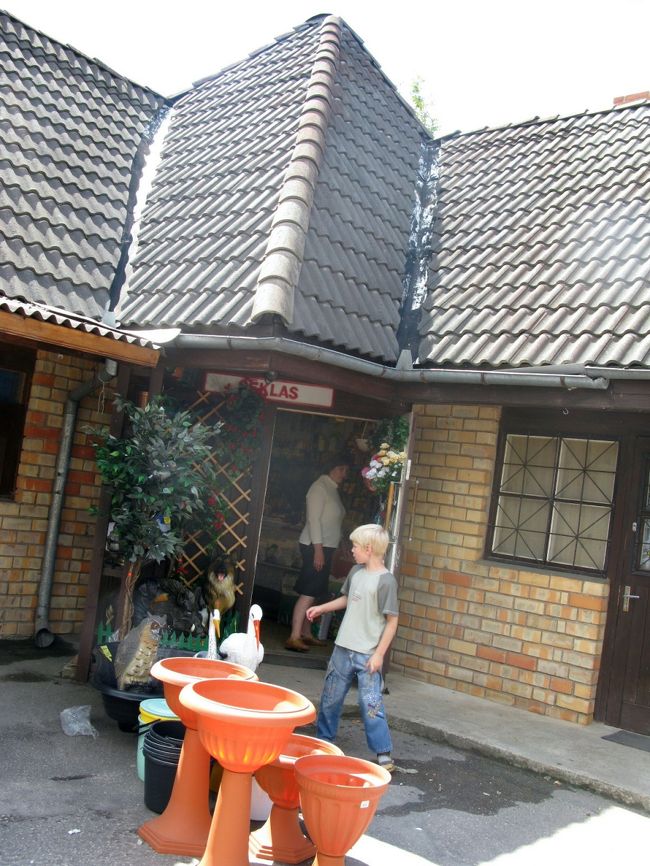 植木鉢や庭の装飾品